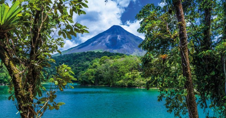 Costa Rica – Beaches, jungle, fauna, forests and volcanoes